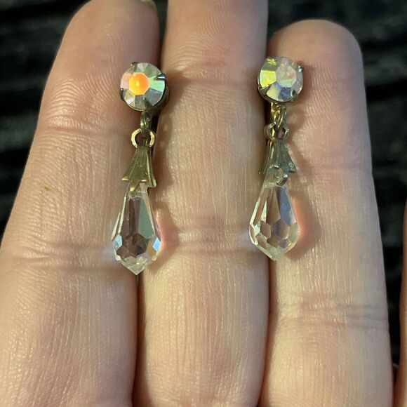 Vintage Goldtone Teardrop Faceted AB Crystal Drop Dangle Screw Back Earrings - Picture 1 of 6